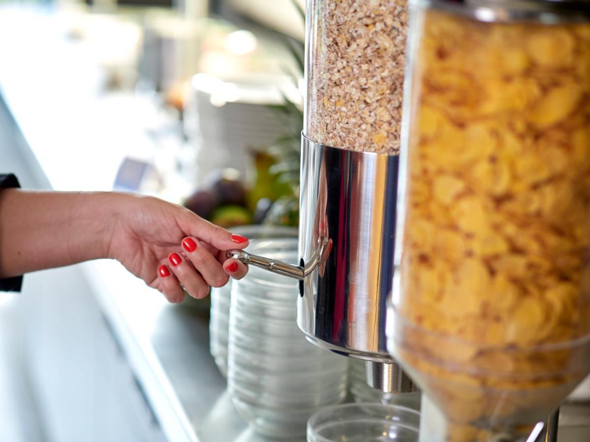 Youth Hostel Luxembourg City Eksteriør billede A cereal dispenser